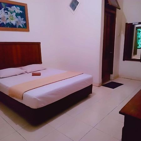 Hotel Keprabon Solo Buitenkant foto