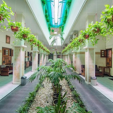 Hotel Keprabon Solo Buitenkant foto