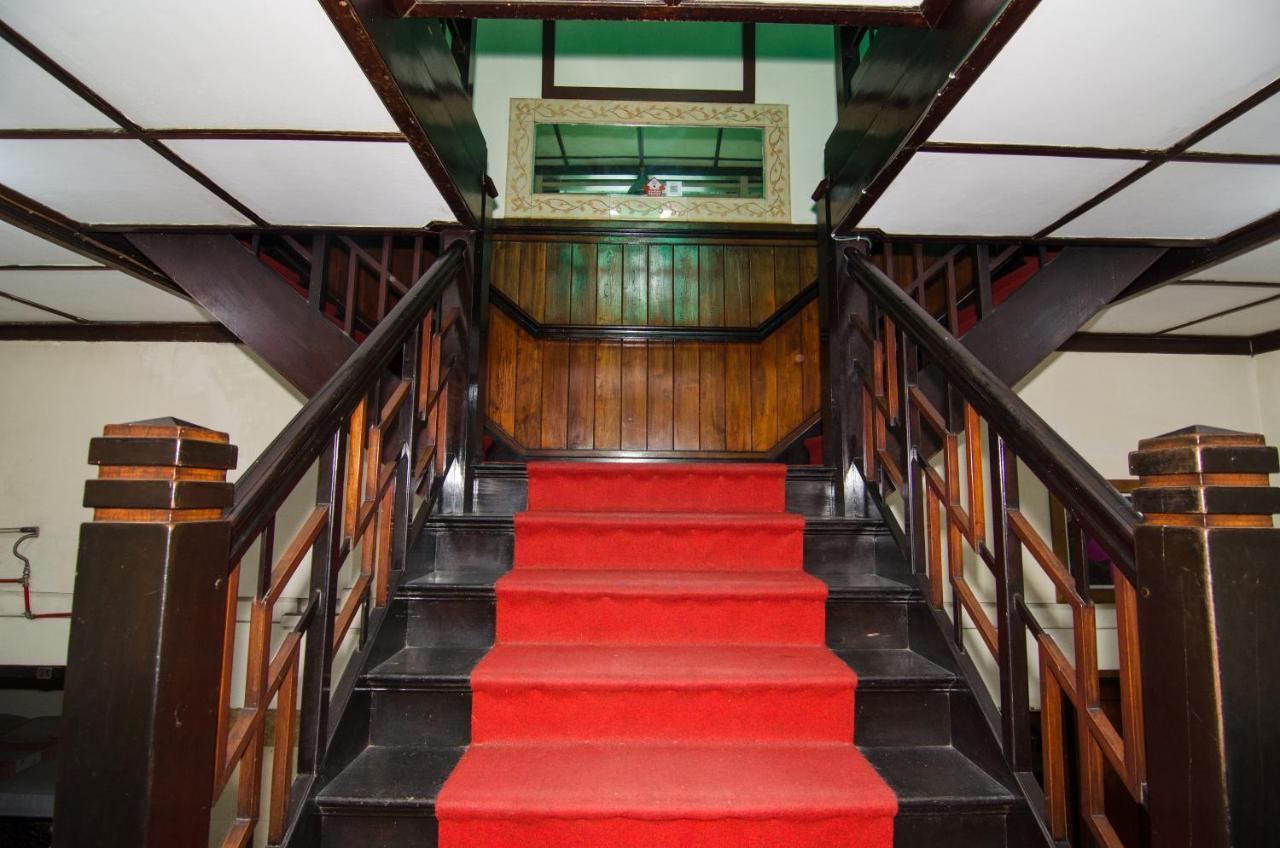 Hotel Keprabon Solo Buitenkant foto