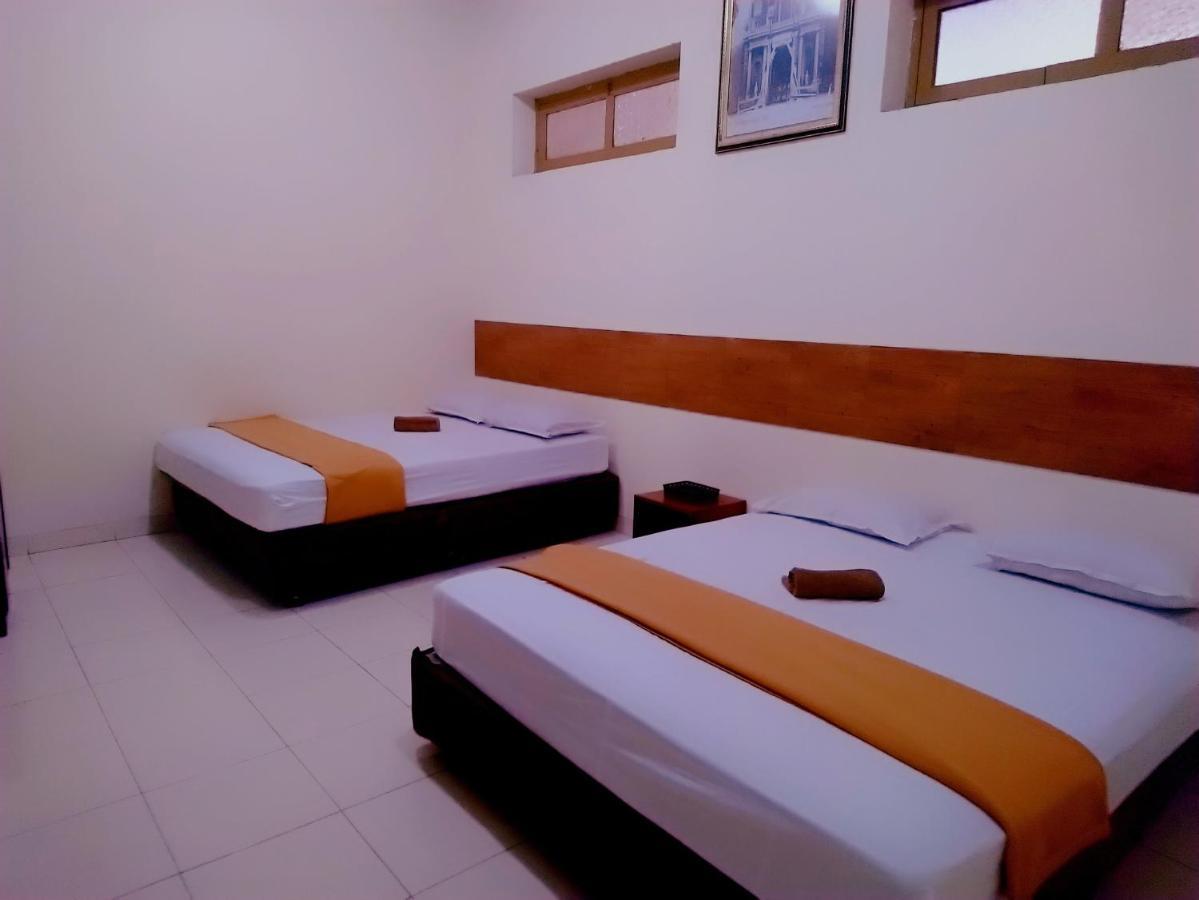 Hotel Keprabon Solo Buitenkant foto