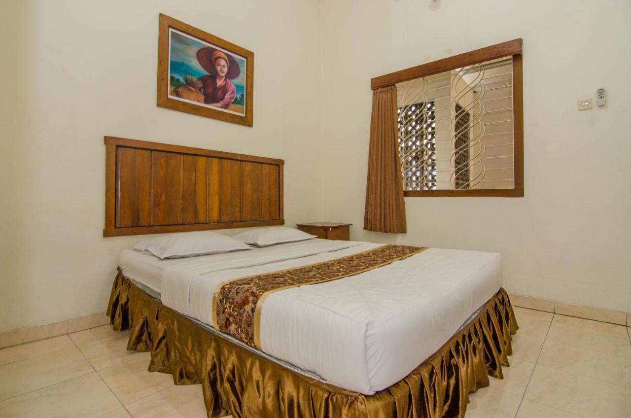 Hotel Keprabon Solo Buitenkant foto